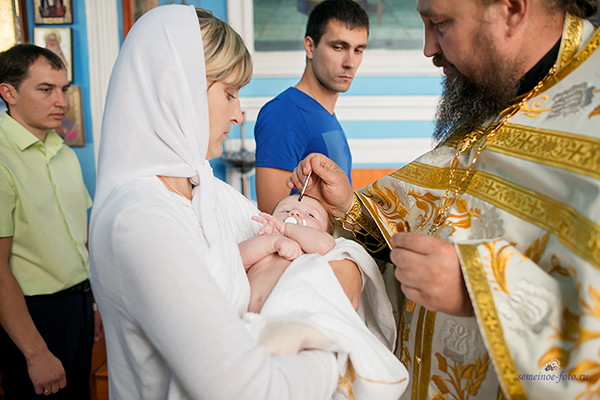 Крещение Артёма в церкви Казанской иконы Божией Матери в селе Латное (Воронеж)